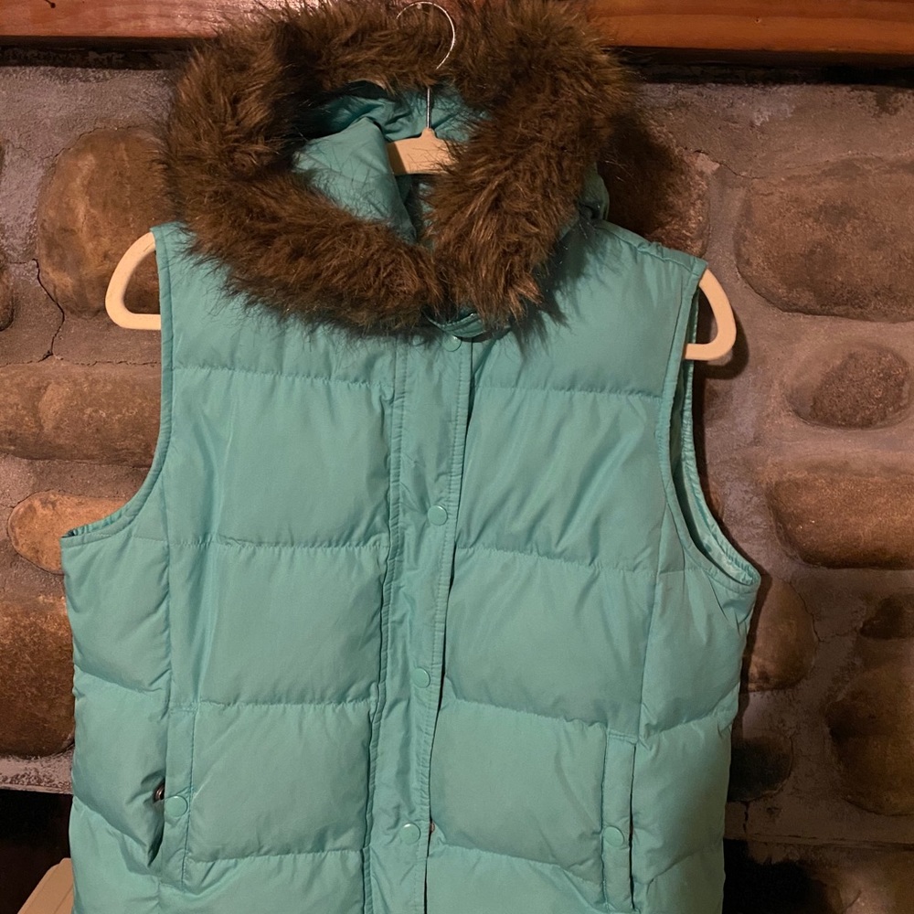 Gap down filled hooded vest